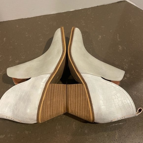 Women's cream Ankle Boots Boutique by Corkys - Picture 3 of 7